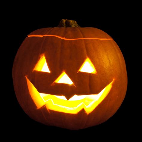 Turning your pumpkin into a witch: adding a hat to your Jack o lantern